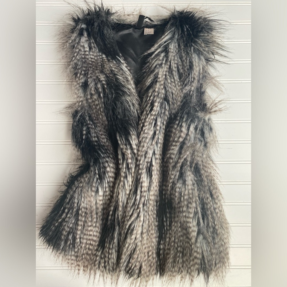H&M Divided faux fur vest